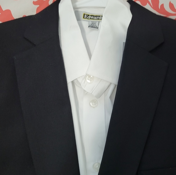 Suits - Picture 2 of 5